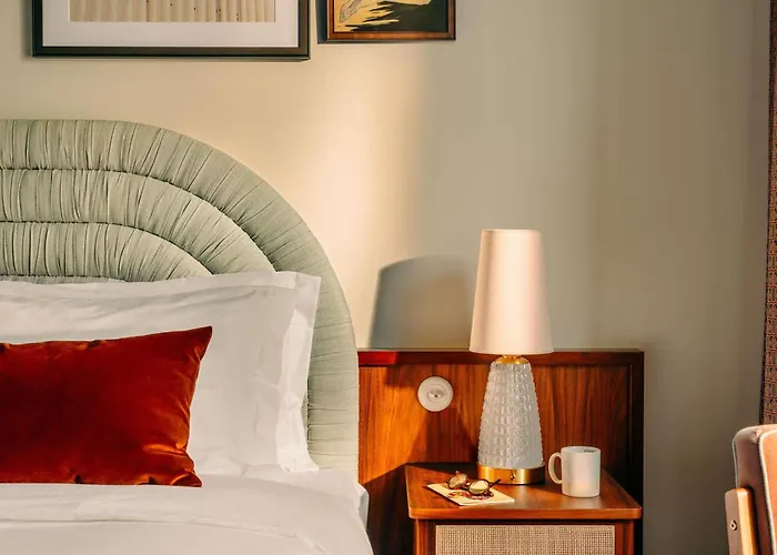 The Hoxton 4*